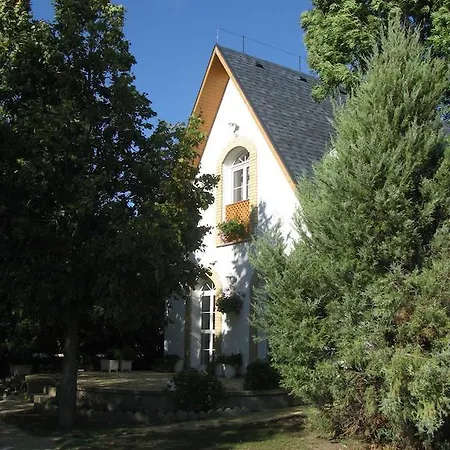 Bed & Breakfast Kaboka Lovastanya Panzio Enying
