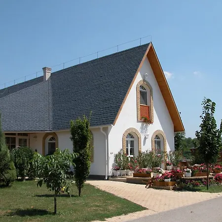 Bed & Breakfast Kaboka Lovastanya Panzio *