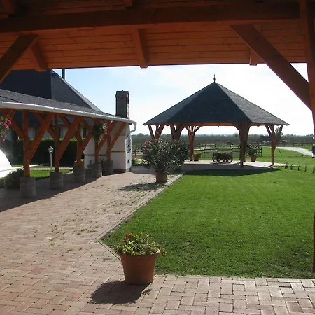 Bed & Breakfast Kaboka Lovastanya Panzio Enying