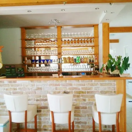 Kaboka Lovastanya Panzio Bed & Breakfast *
