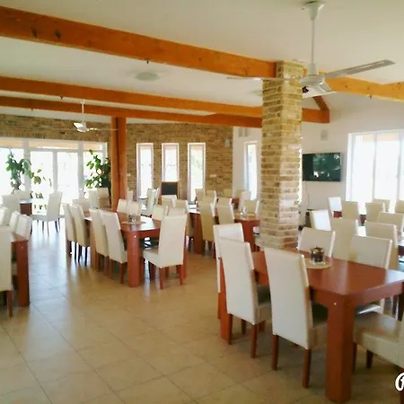 Kaboka Lovastanya Panzio Bed & Breakfast Enying