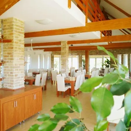Bed & Breakfast Kaboka Lovastanya Panzio Enying